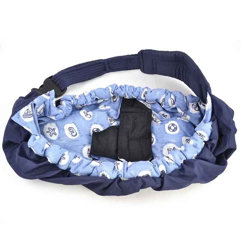 écharpe de portage bleu motifs mains libres carrousel