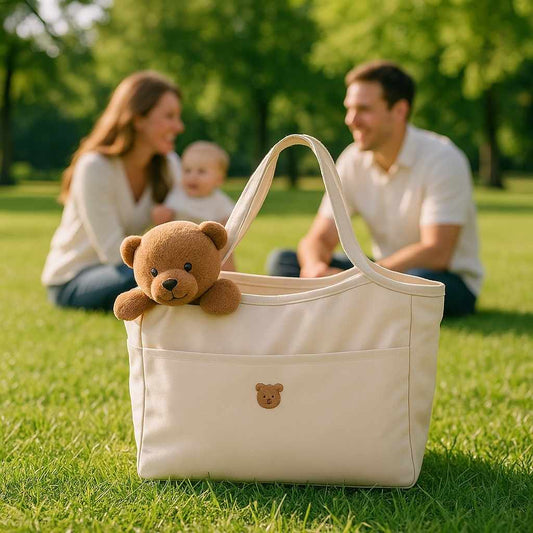 famille avec bebe parc sac a langer emeraude carrousel