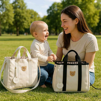 maman regardant bebe sac a langer lunamade carrousel