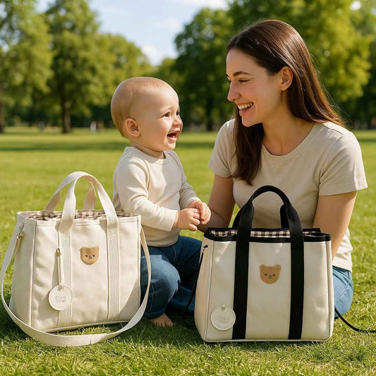 maman regardant bebe sac a langer lunamade carrousel